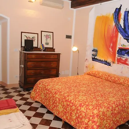 Cavour33 Massa (Tuscany)