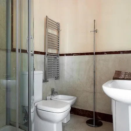 Cavour33 4* Massa (Tuscany)