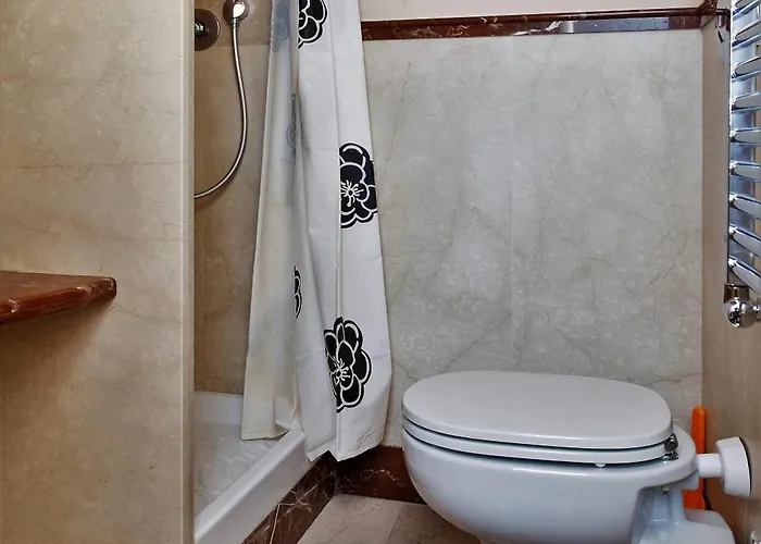 Cavour33 Nocleg ze śniadaniem Massa (Tuscany)