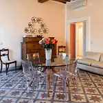 Cavour33 4*