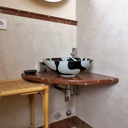Cavour33 4* Massa (Tuscany)