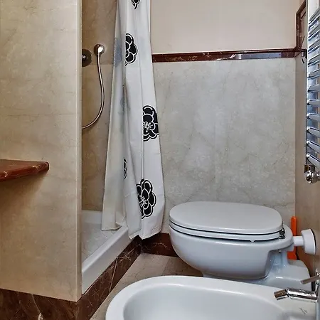 Cavour33 Bed & Breakfast Massa (Tuscany)